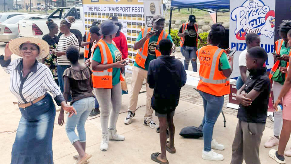 The first of the 12 Umgibeli Vote and Win roadshows kickstarted at Siphofaneni Plaza during Black Friday.  Prizes worth E1000 were won.